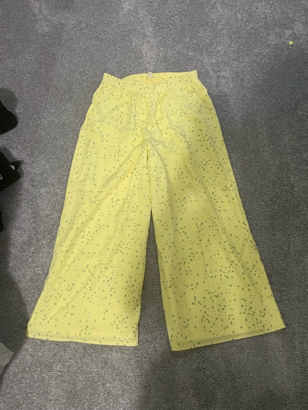 Riley & Rae Yellow Off-Shoulder Eyelet Jumpsuit small/medium READ description - Picture 5 of 7